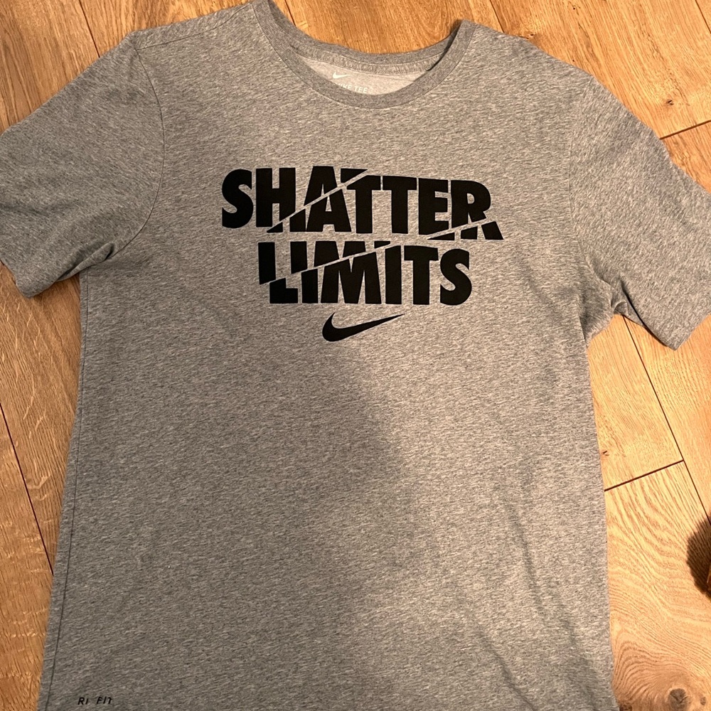 Mens Nike dry fit T-shirt size L